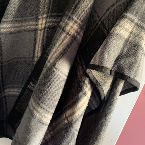 Patterned Poncho - Picture 2 of 4